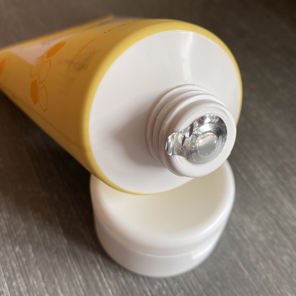 Farmacy Honeymoon Glow Body Resurfacing Serum - Picture 3 of 4